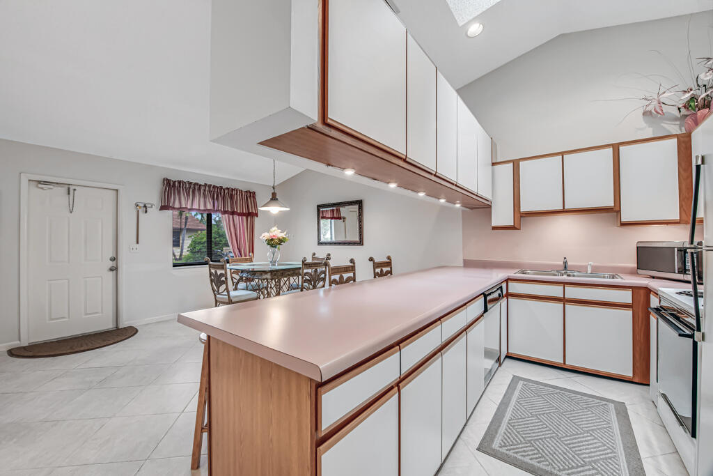 REDDING MANOR CONDO - Residential