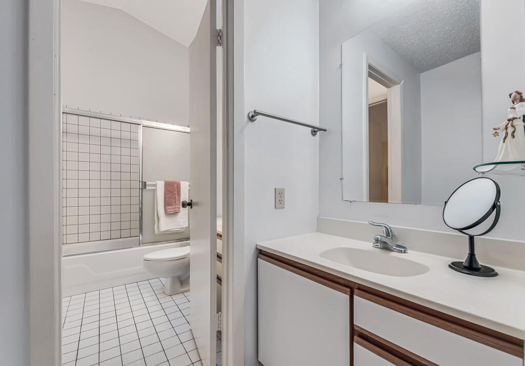 REDDING MANOR CONDO - Residential