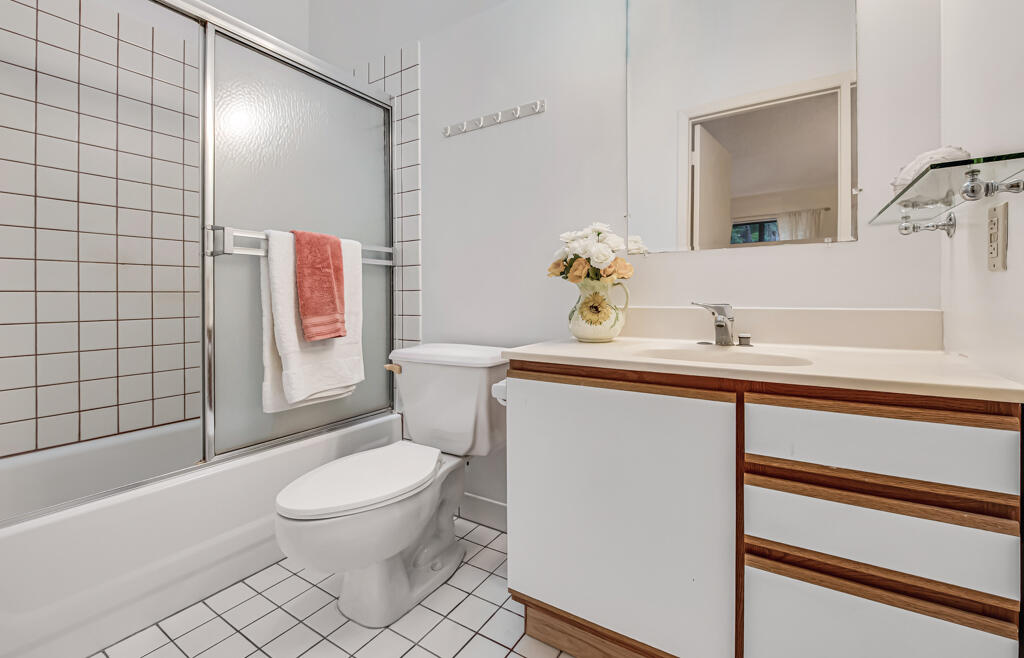 REDDING MANOR CONDO - Residential