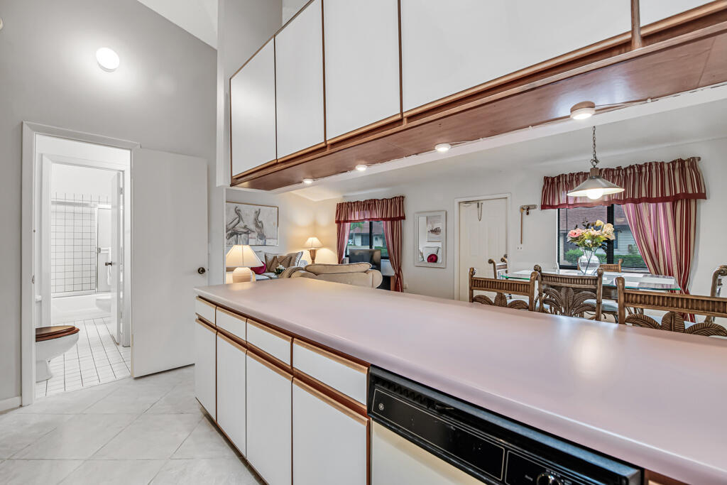 REDDING MANOR CONDO - Residential