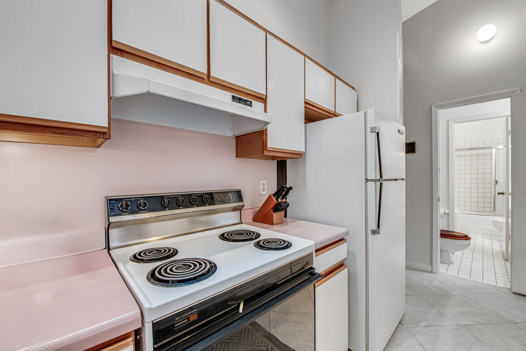 REDDING MANOR CONDO - Residential