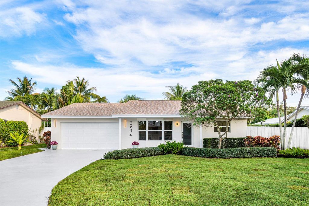 Photo of 2634 SW 5th Street, Boynton Beach, FL 33435 (MLS # R11148769)