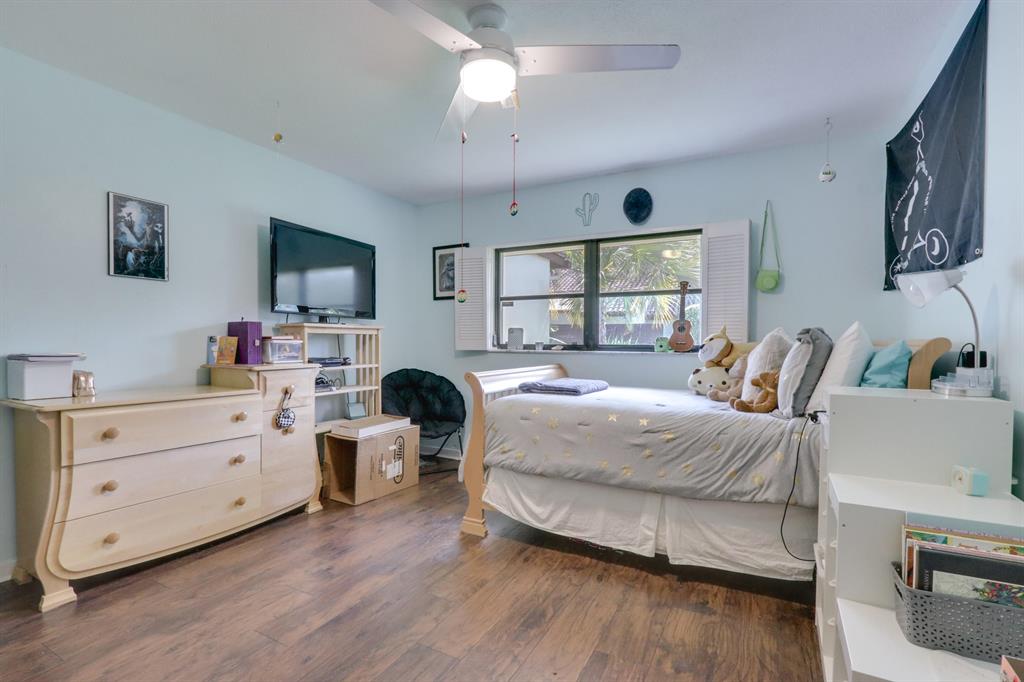 TIBURON I PH II - Residential