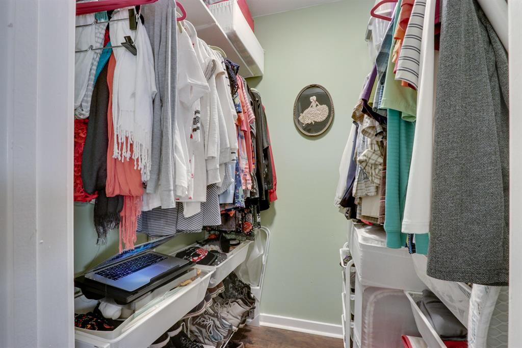 TIBURON I PH II - Residential