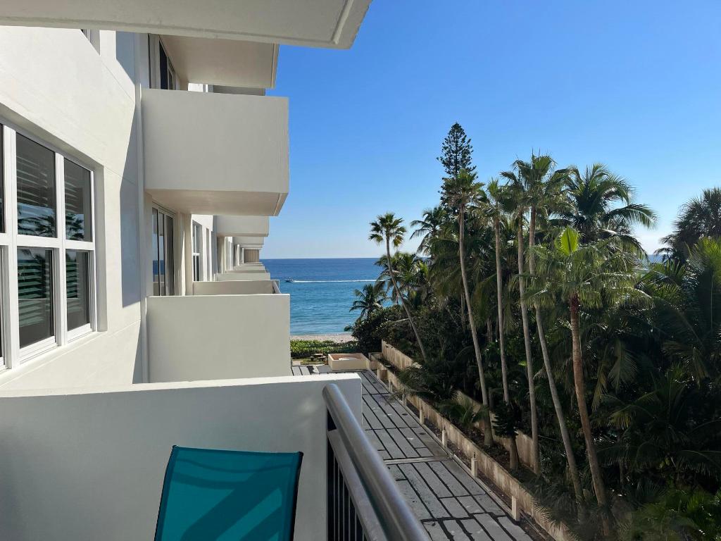 1147 Hillsboro Mile 504