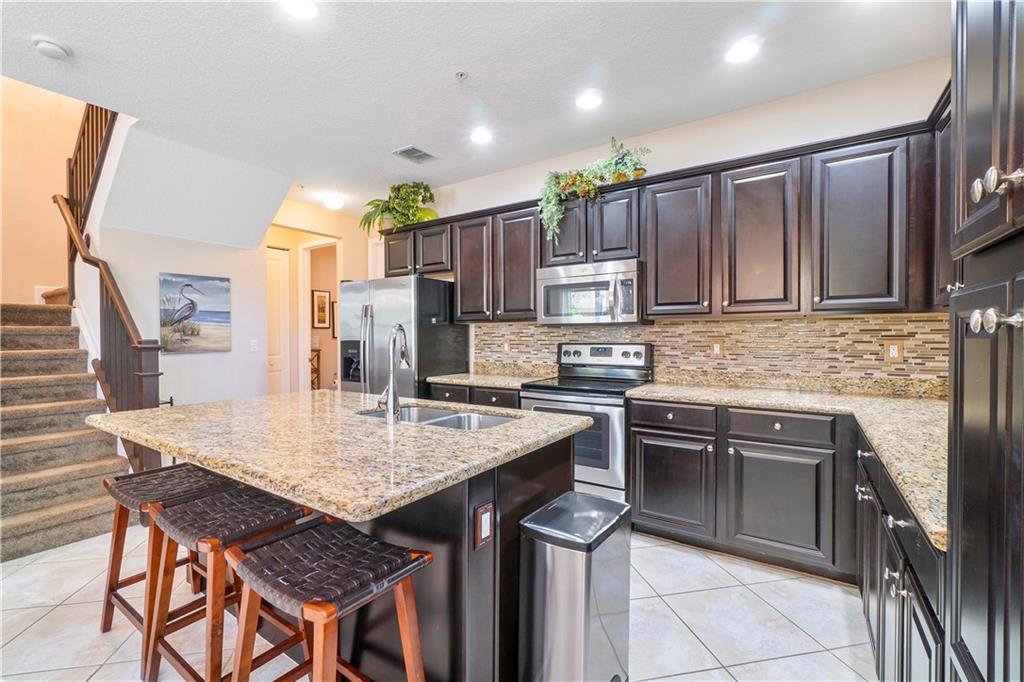 BLUE LAKE TOWNHOMES - Residential