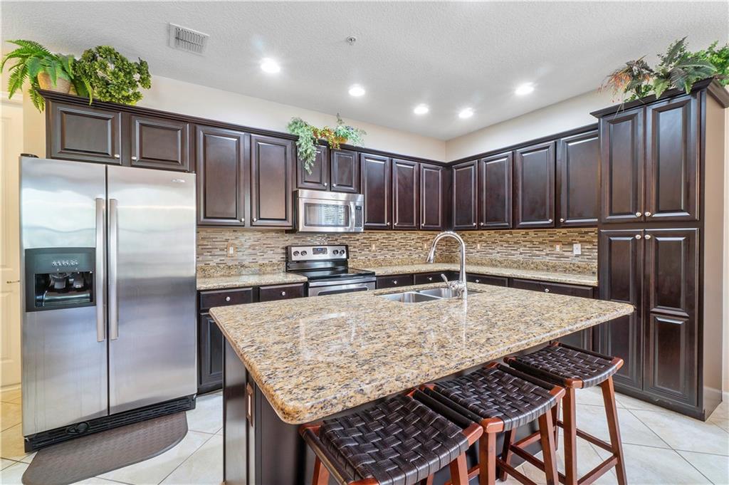 BLUE LAKE TOWNHOMES - Residential