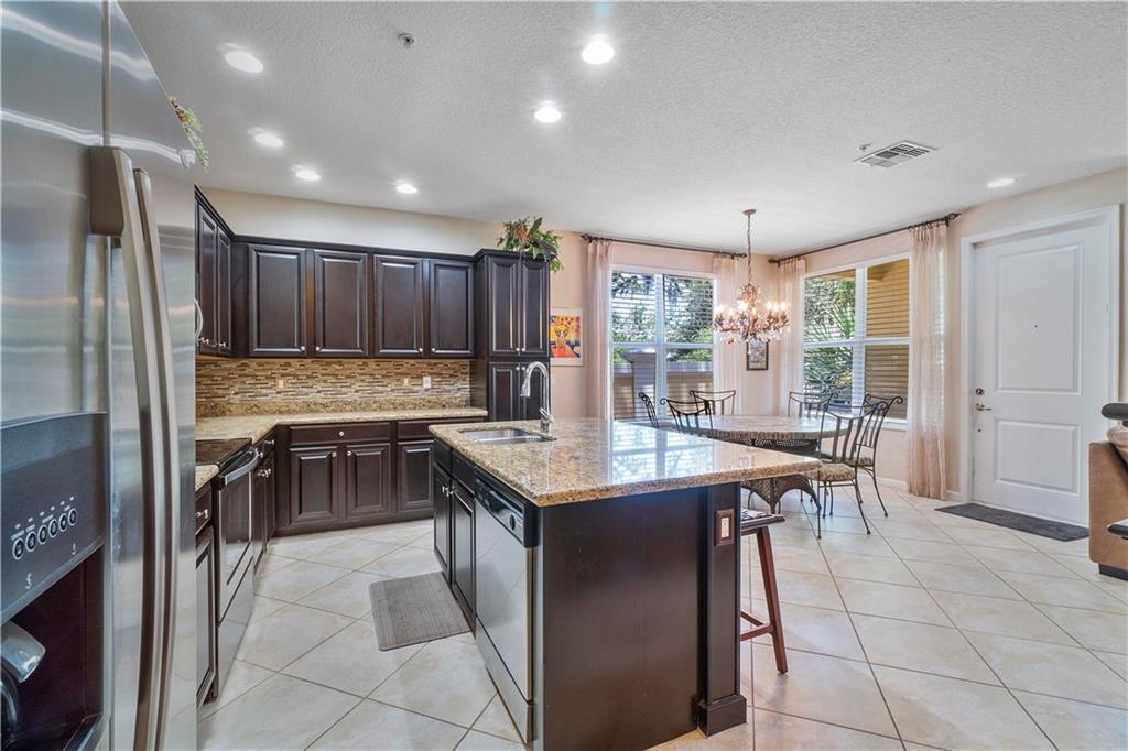 BLUE LAKE TOWNHOMES - Residential