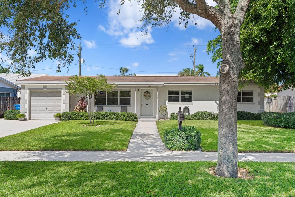 Photo of 1409 W Ocean Avenue, Lantana, FL 33462 (MLS # R11127724)