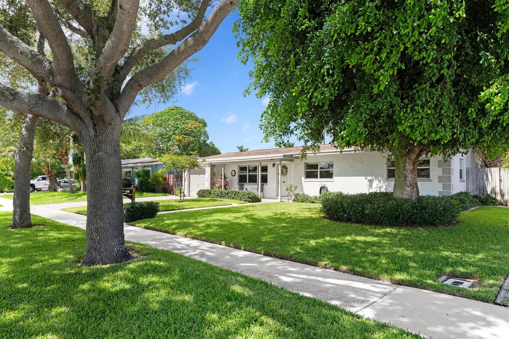 Photo of 1409 W Ocean Avenue, Lantana, FL 33462 (MLS # R11127724)