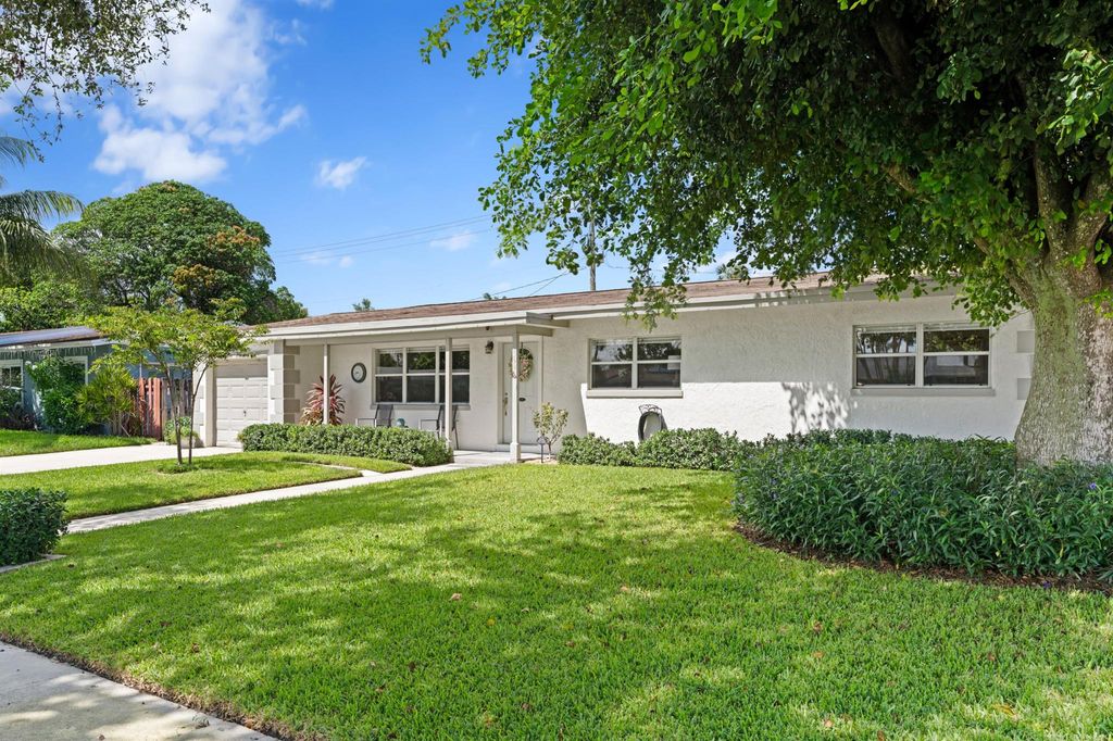 Photo of 1409 W Ocean Avenue, Lantana, FL 33462 (MLS # R11127724)