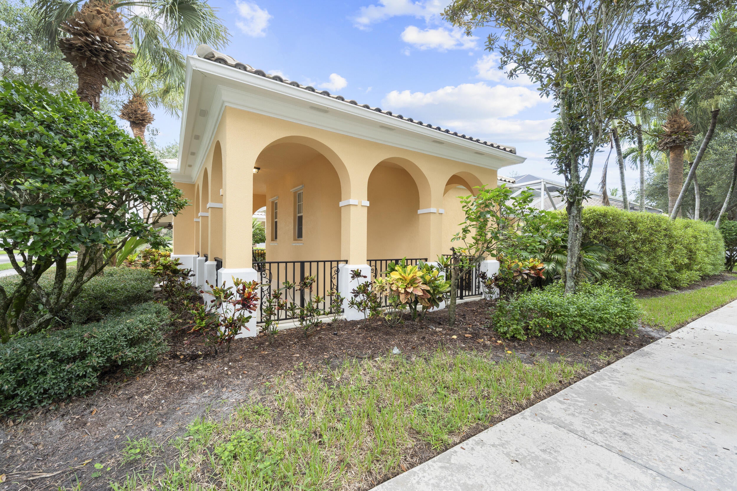 3723 COMMUNITY Drive