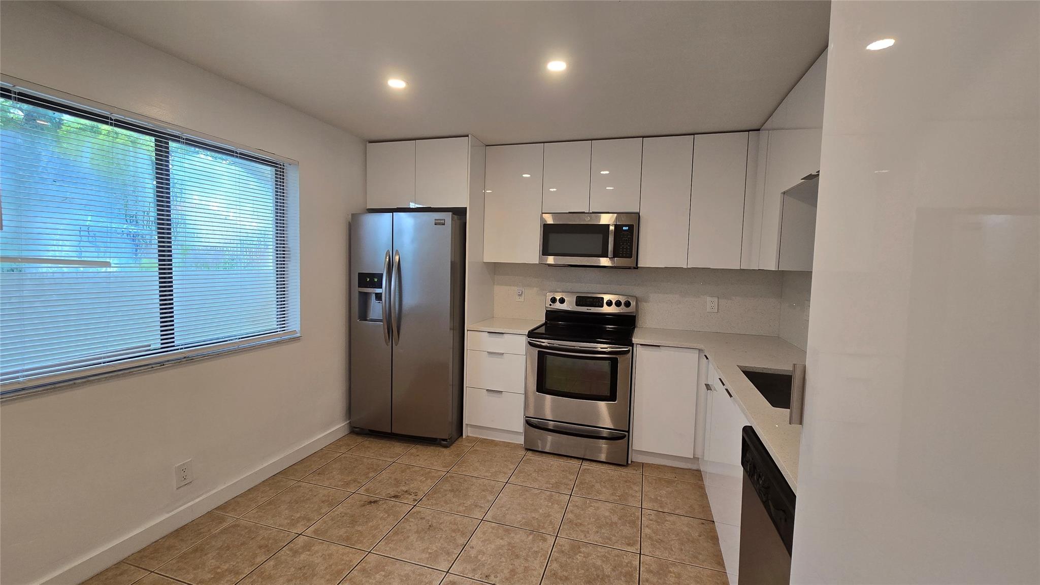 CORAL SPRINGS COUNTRY CLU - Residential Lease