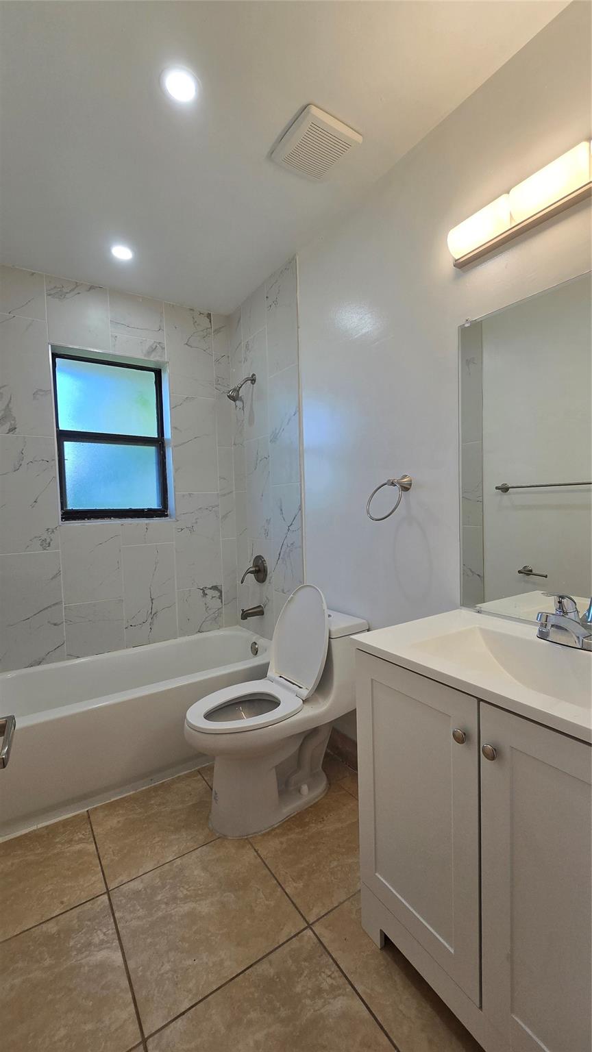 CORAL SPRINGS COUNTRY CLU - Residential Lease