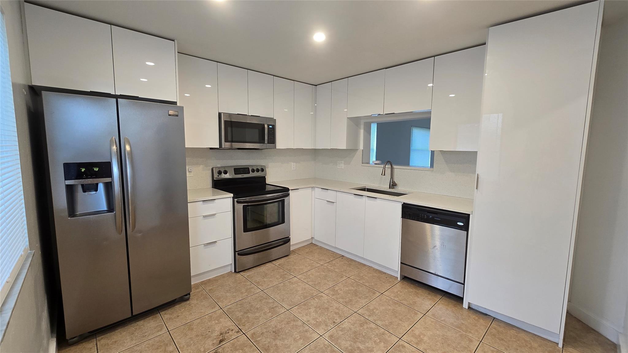 CORAL SPRINGS COUNTRY CLU - Residential Lease