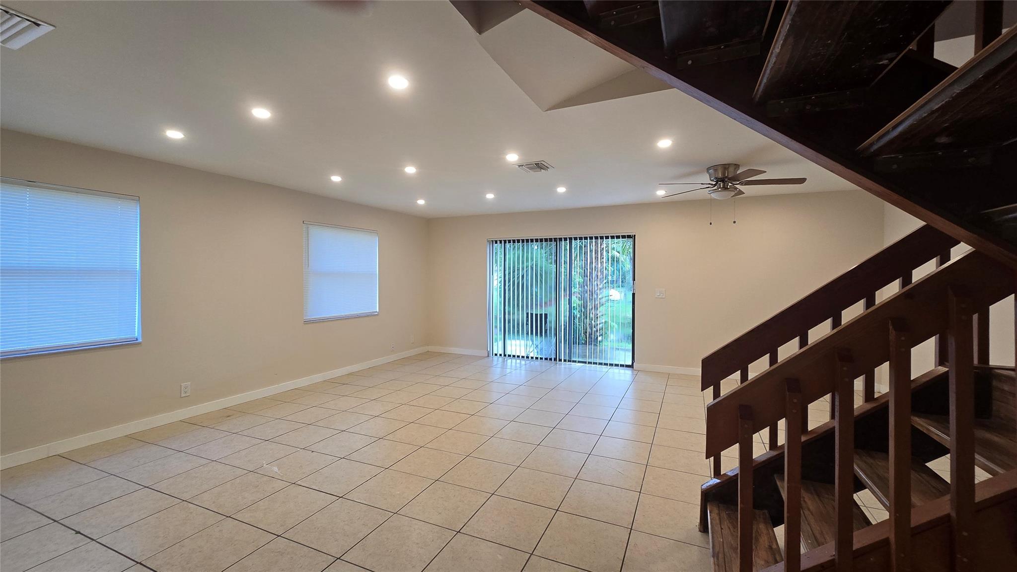 CORAL SPRINGS COUNTRY CLU - Residential Lease