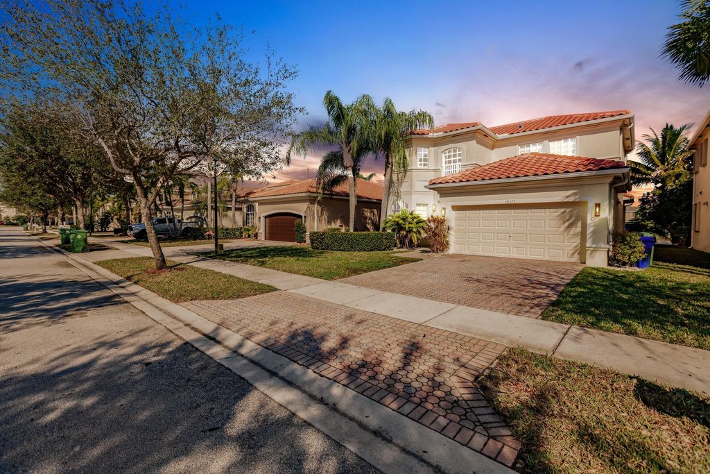 Photo of 19377 SW 65th Street, Pembroke Pines, FL 33332 (MLS # R11065280)