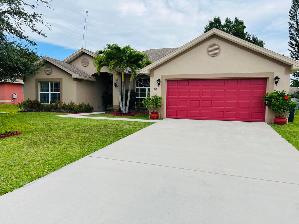 Photo of 919 SE Belfast Avenue, Port Saint Lucie, FL 34983 (MLS # R10805371)