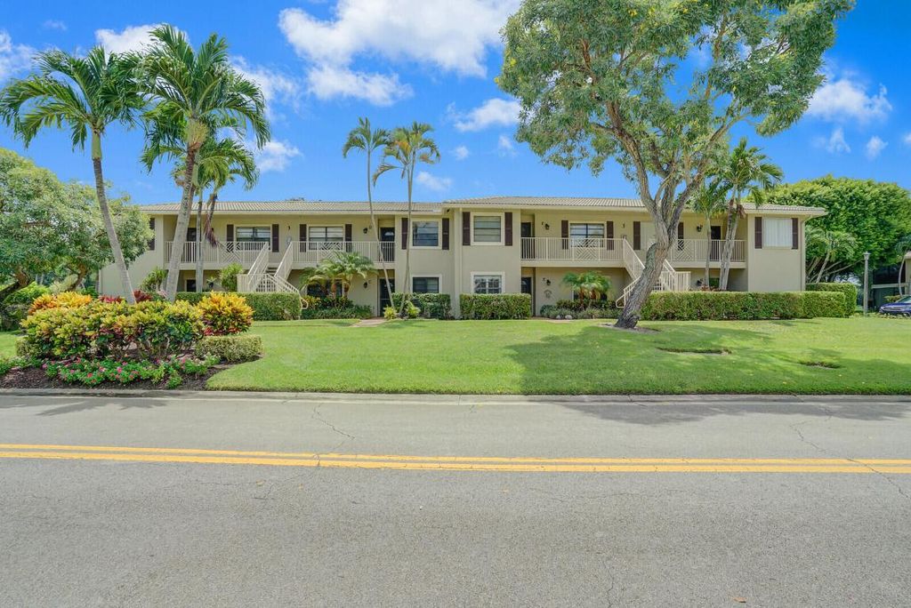 Photo of 3 Stratford Drive #B, Boynton Beach, FL 33436 (MLS # R11009436)