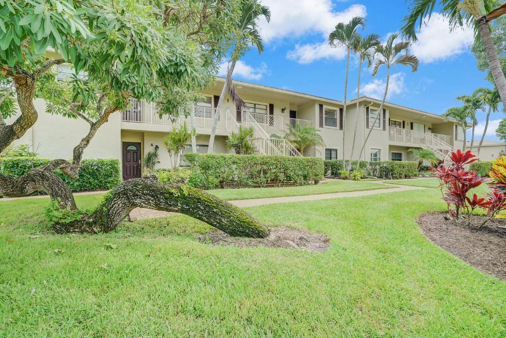 Photo of 3 Stratford Drive #B, Boynton Beach, FL 33436 (MLS # R11009436)