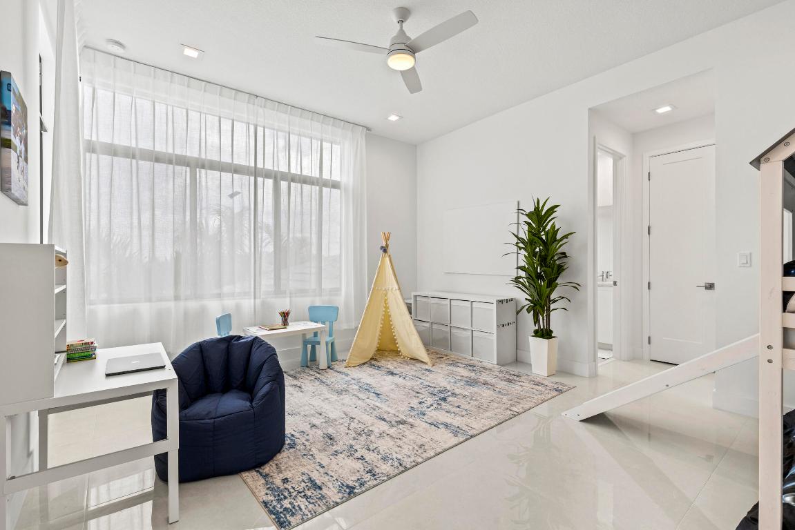 AVENIR POD 15 | APEX AT AVENIR - Residential Lease