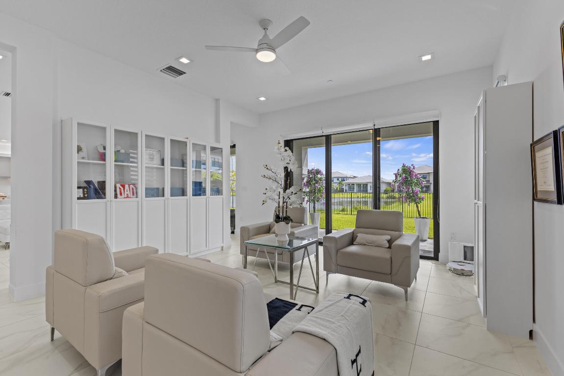 AVENIR POD 15 | APEX AT AVENIR - Residential Lease