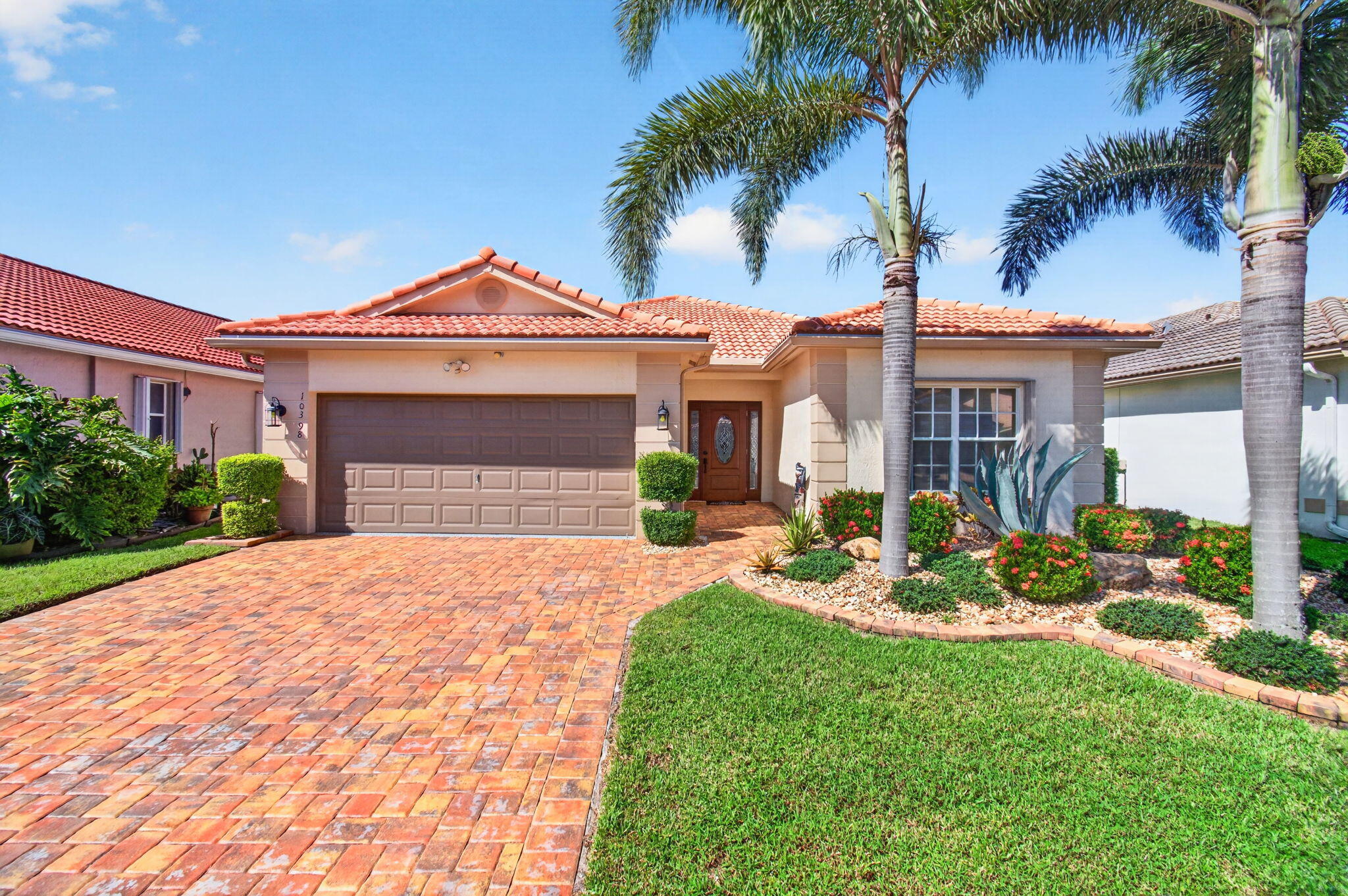 Properties 10398 Utopia Circle E