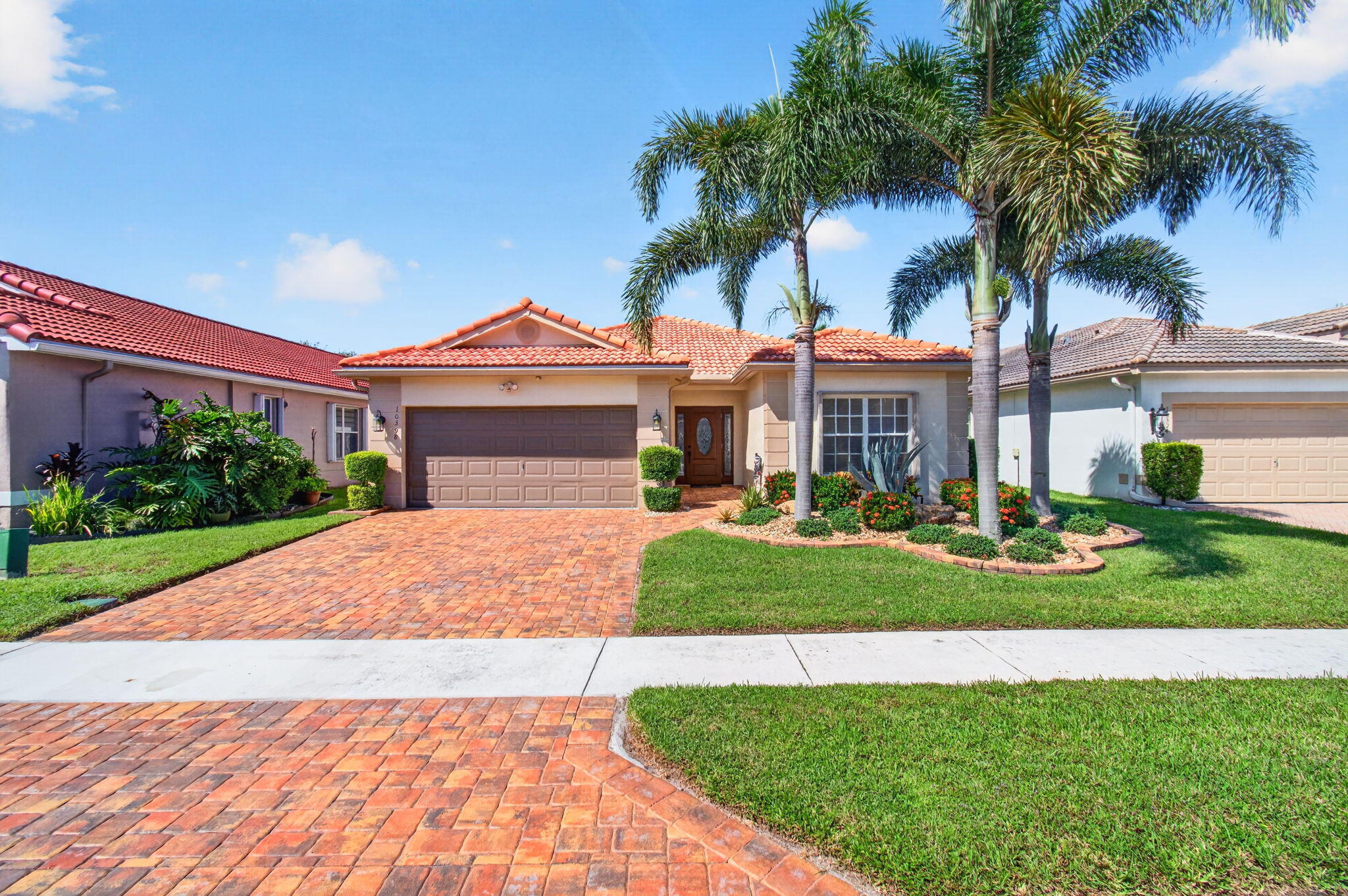 Properties 10398 Utopia Circle E