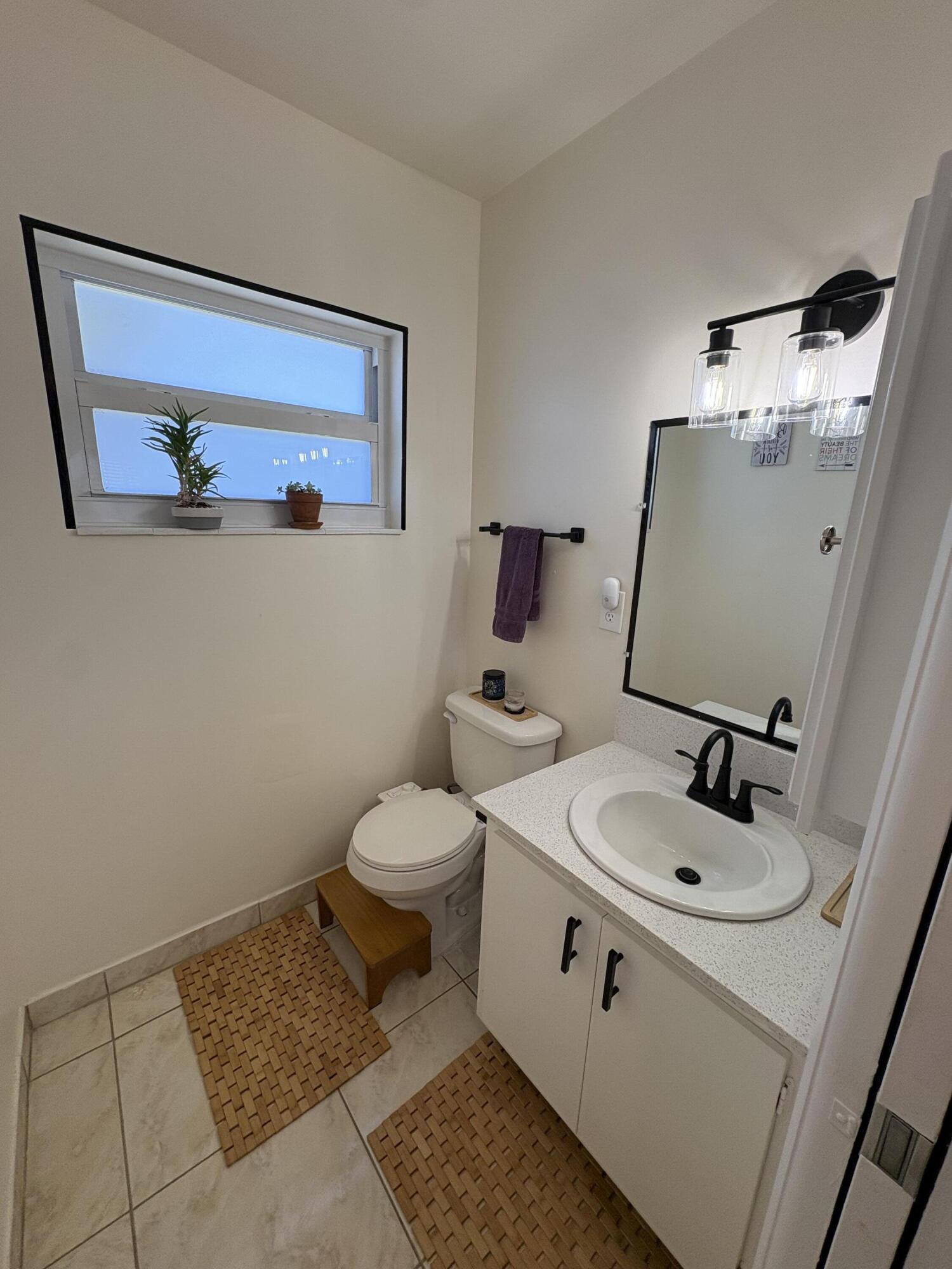 CRESTHAVEN VILLAS CONDO 18 - Residential