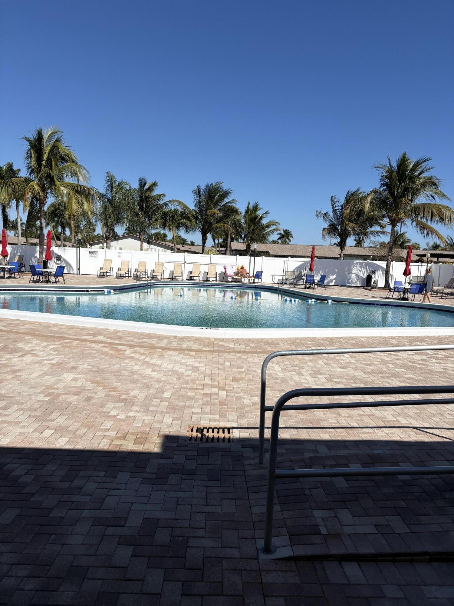 CRESTHAVEN VILLAS CONDO 18 - Residential