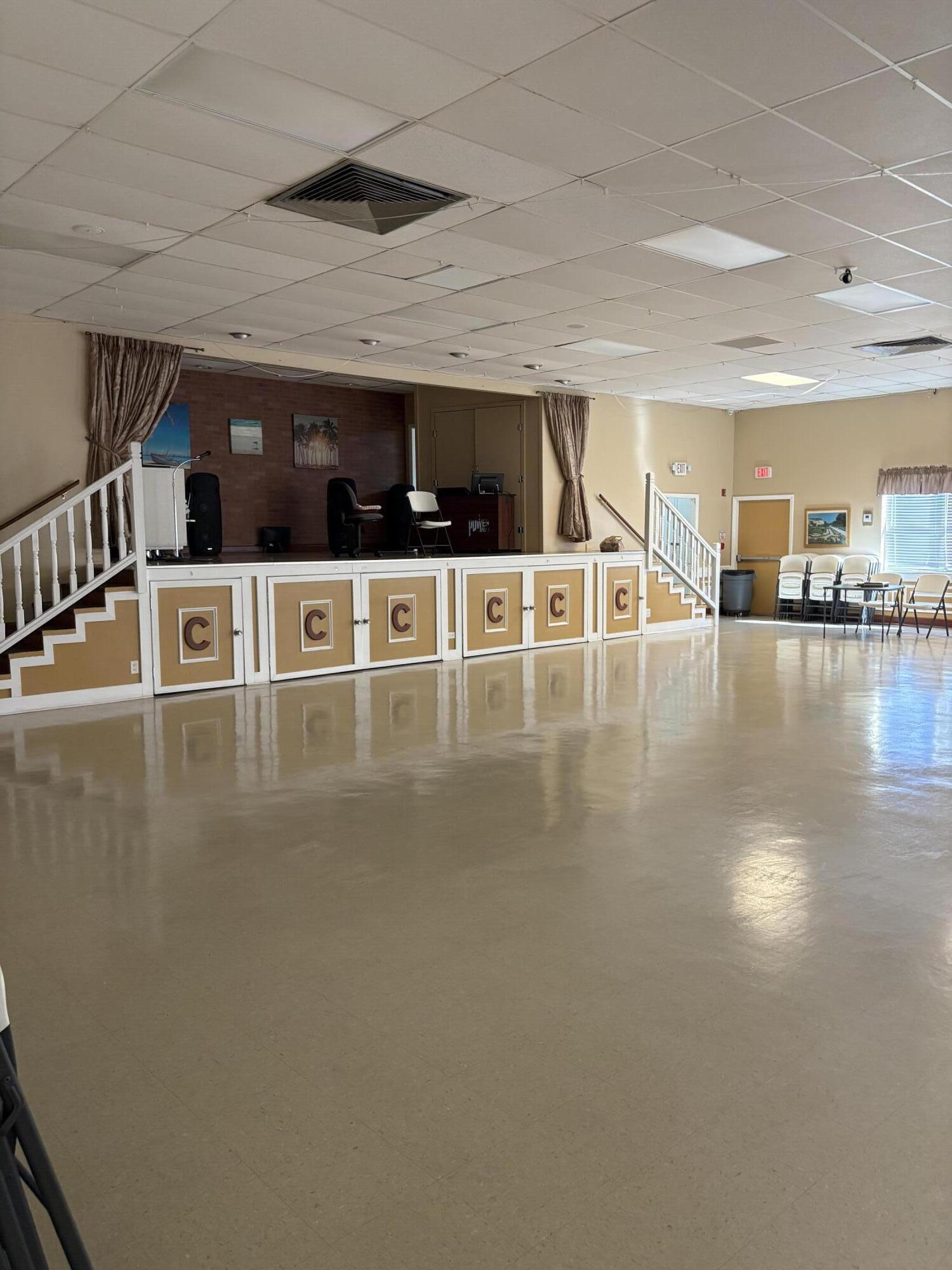 CRESTHAVEN VILLAS CONDO 18 - Residential