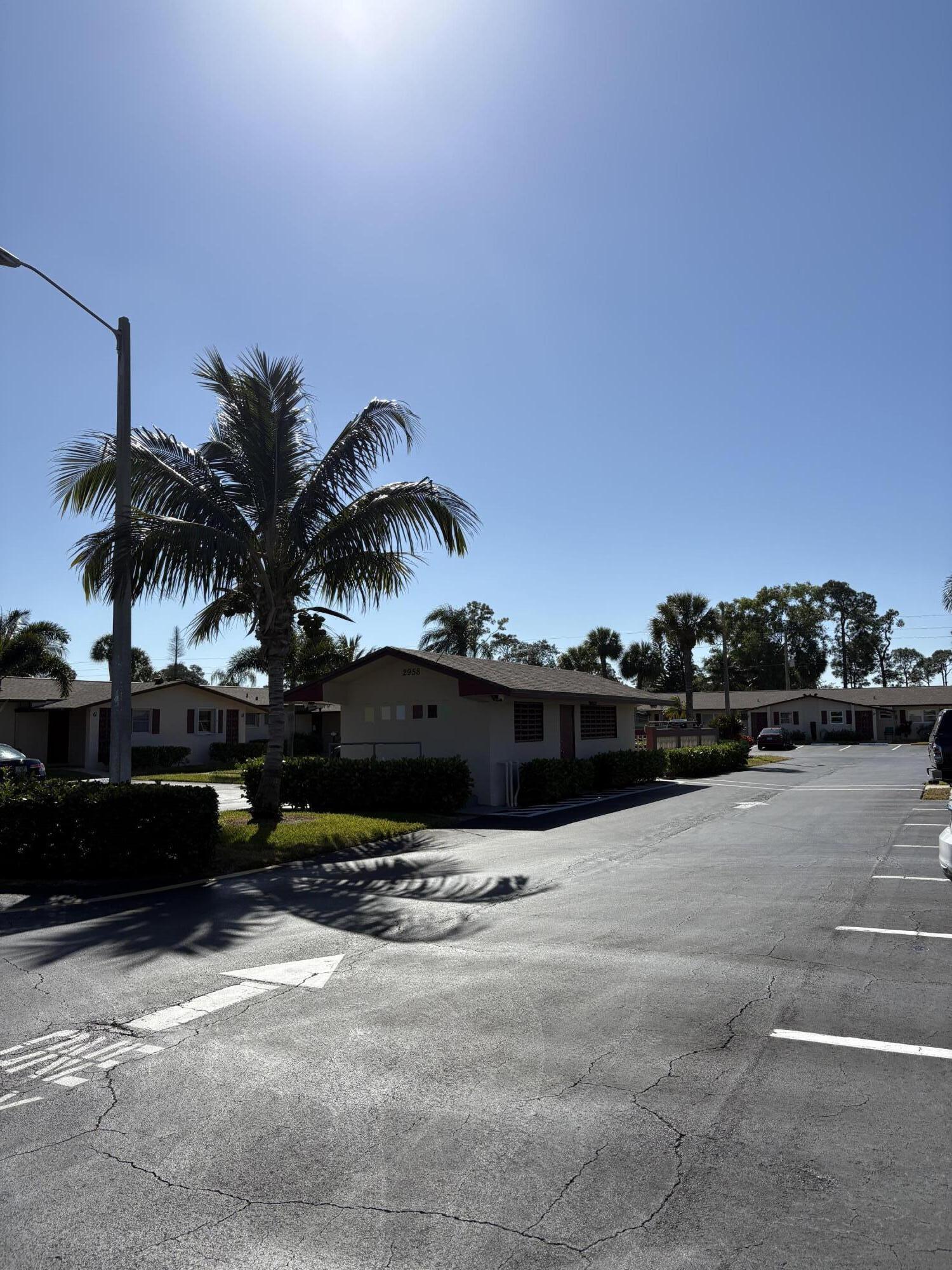 CRESTHAVEN VILLAS CONDO 18 - Residential