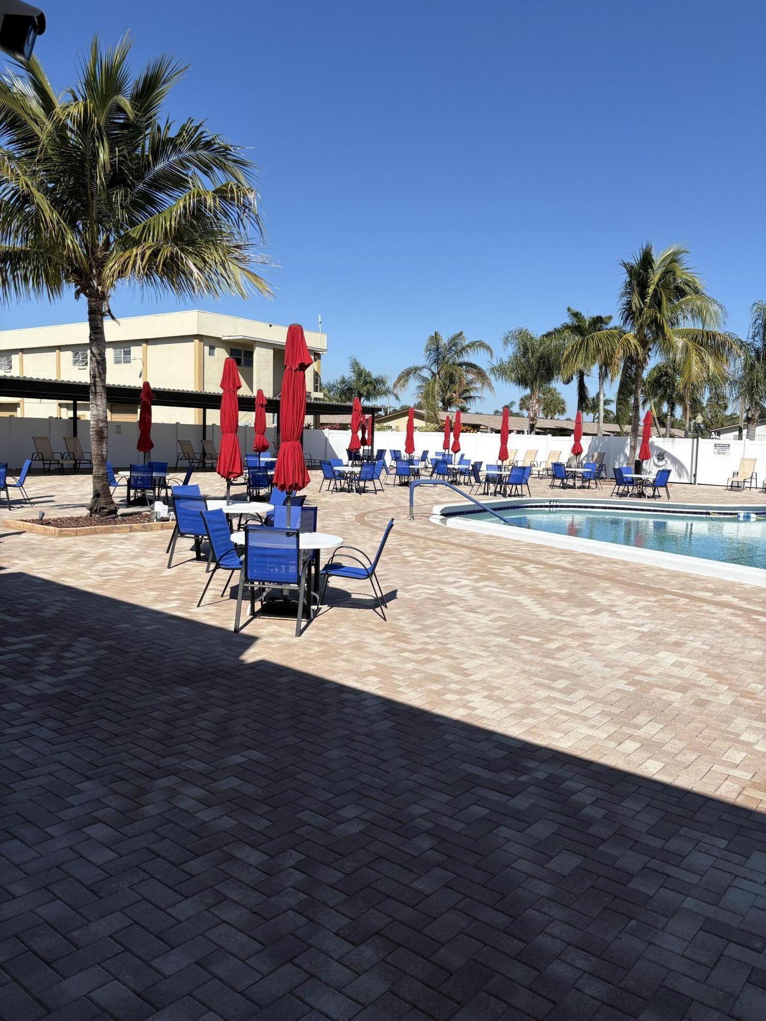 CRESTHAVEN VILLAS CONDO 18 - Residential