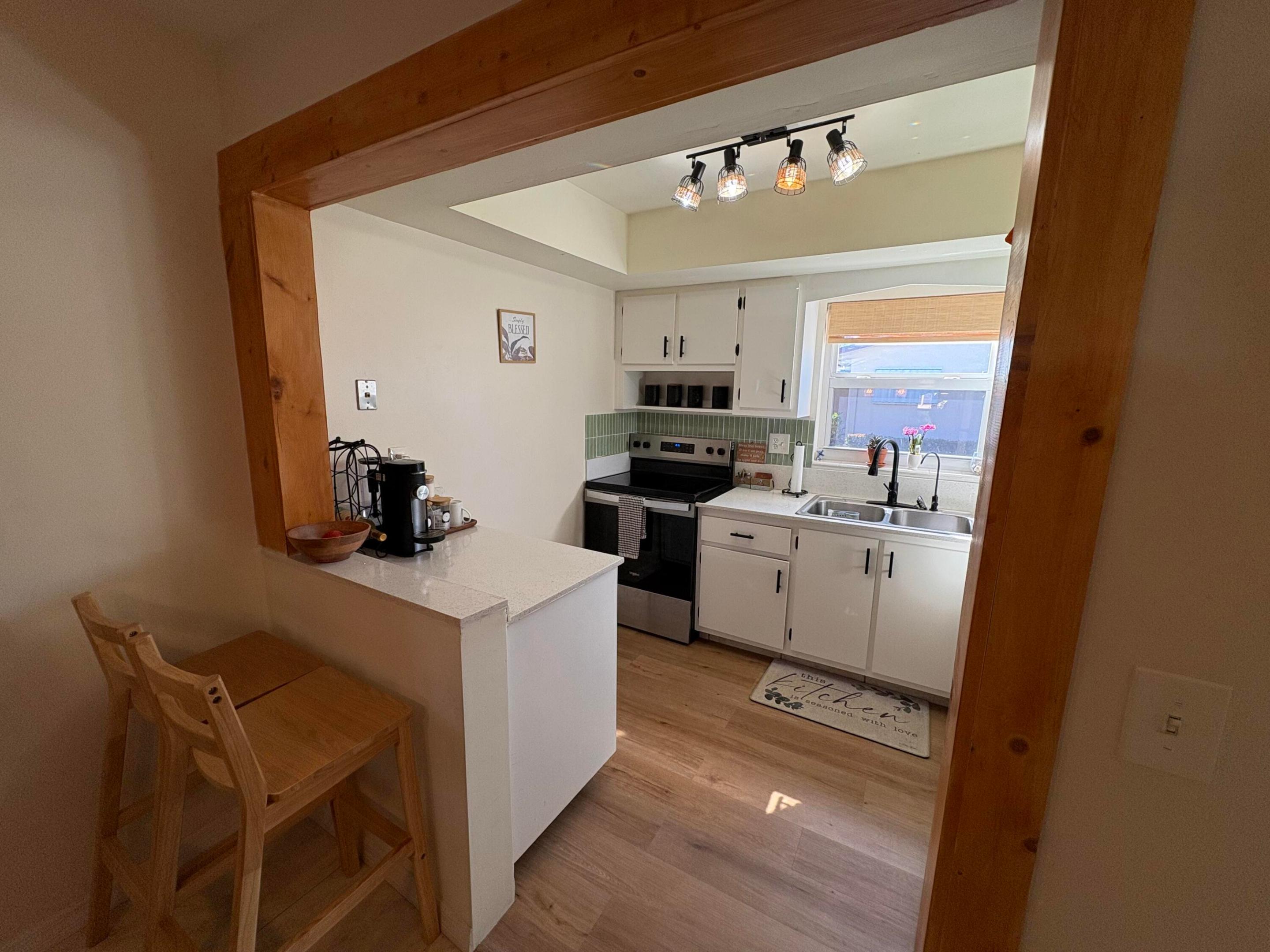 CRESTHAVEN VILLAS CONDO 18 - Residential