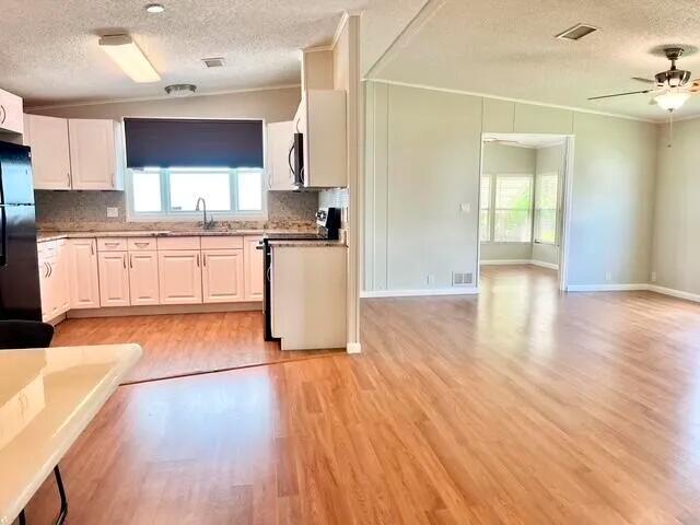 PALM BREEZES - Residential