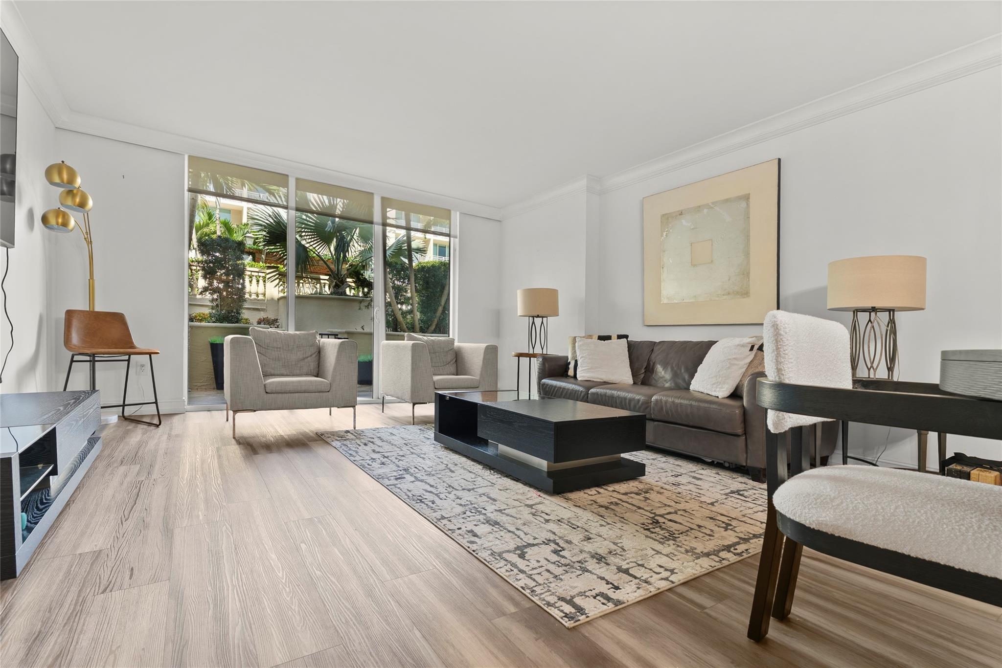 Live in the heart of Boca Raton in this stylish, pool-level condo at Palmetto Place. Offered fully furnished, this residence features hardwood and marble floors, crown molding, stone counters, updated kitchen, built-out closets, and newer AC. Enjoy resort-style amenities including 24-hour concierge, valet, doorman, fitness center, and a one-of-a-kind pool deck. All just steps to Mizner Park, downtown dining, and Boca’s beaches.
Luxury living, prime location—ready for you to move in.