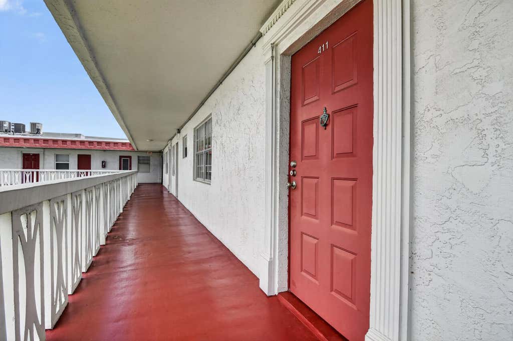 Photo of 4140 NW 44th Avenue #411, Lauderdale Lakes, FL 33319 (MLS # B26042992)