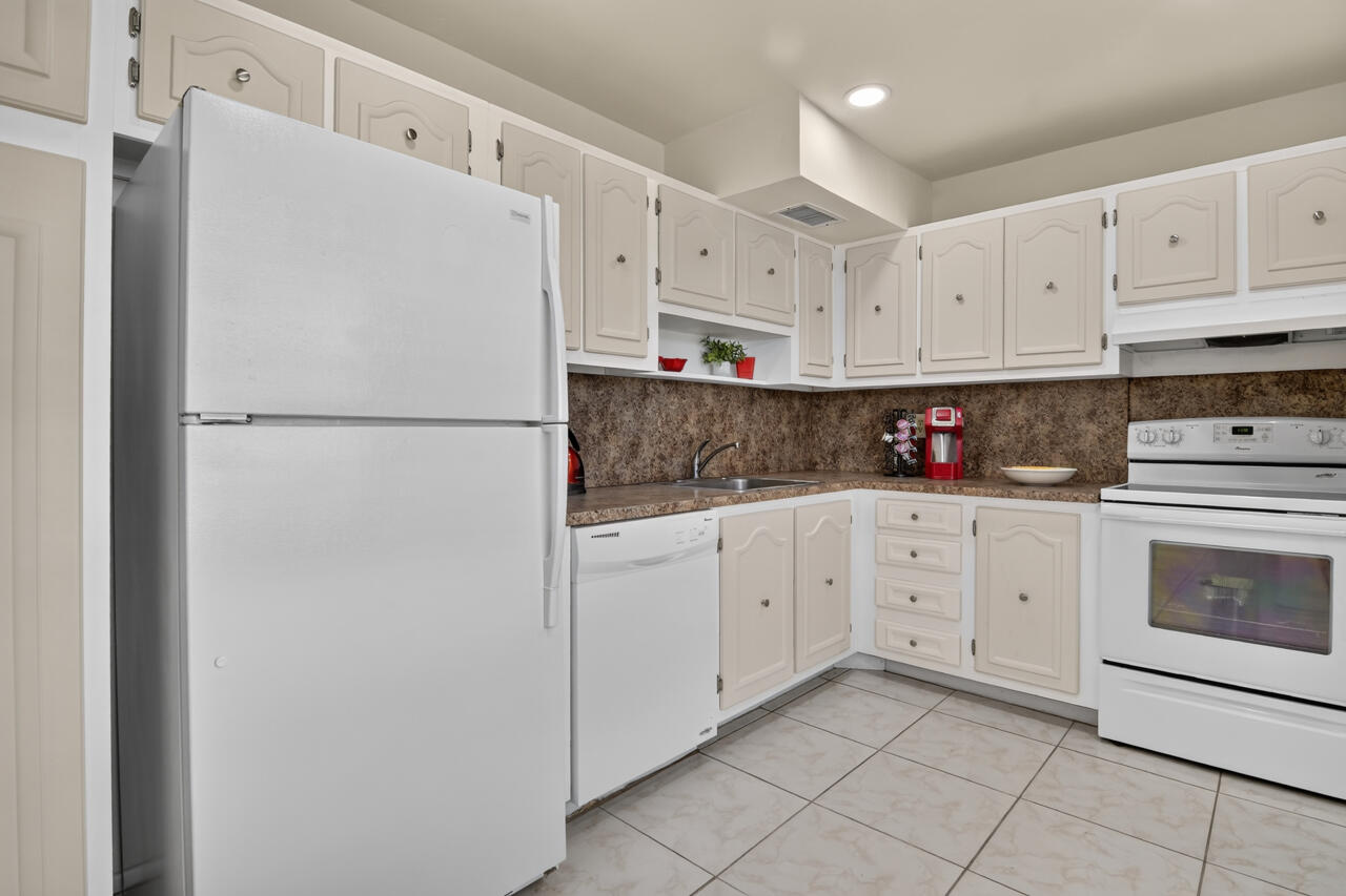 View photos, virtual tours, details... 4140 NW 44th Avenue 411