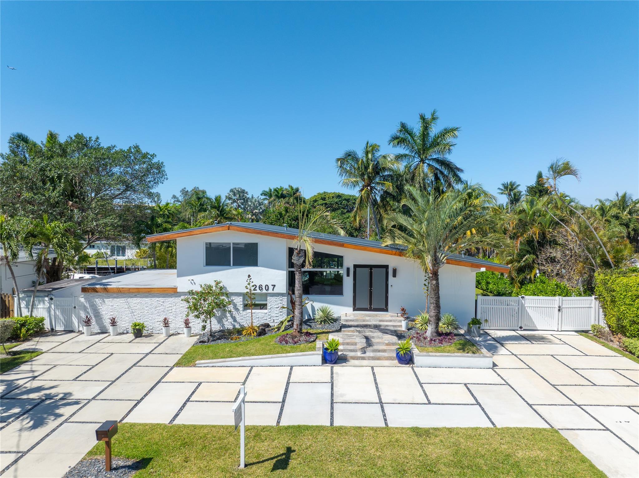 2607 Sugarloaf Ln