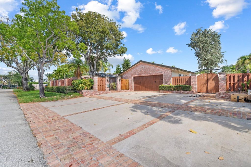 Photo of 2609 NE 35th Street, Fort Lauderdale, FL 33306 (MLS # F10503504)