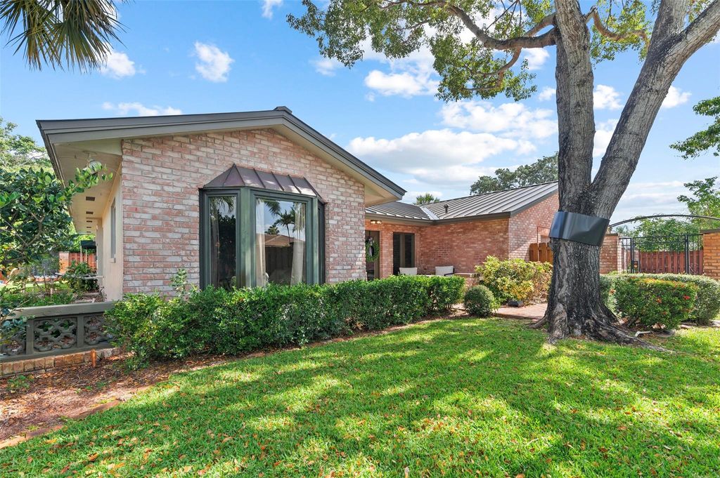 Photo of 2609 NE 35th Street, Fort Lauderdale, FL 33306 (MLS # F10503504)