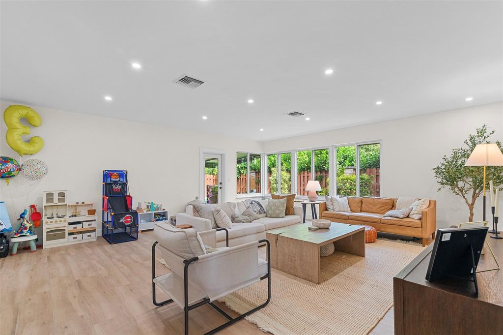 Photo of 2609 NE 35th Street, Fort Lauderdale, FL 33306 (MLS # F10503504)