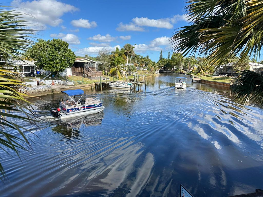 Photo of 121 SE Paradise Place, Stuart, FL 34997 (MLS # B26010051)