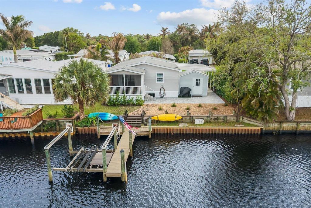 Photo of 121 SE Paradise Place, Stuart, FL 34997 (MLS # B26010051)