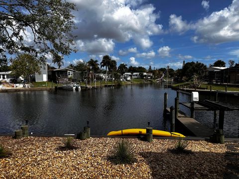 Photo of 121 SE Paradise Place, Stuart, FL 34997 (MLS # B26010051)