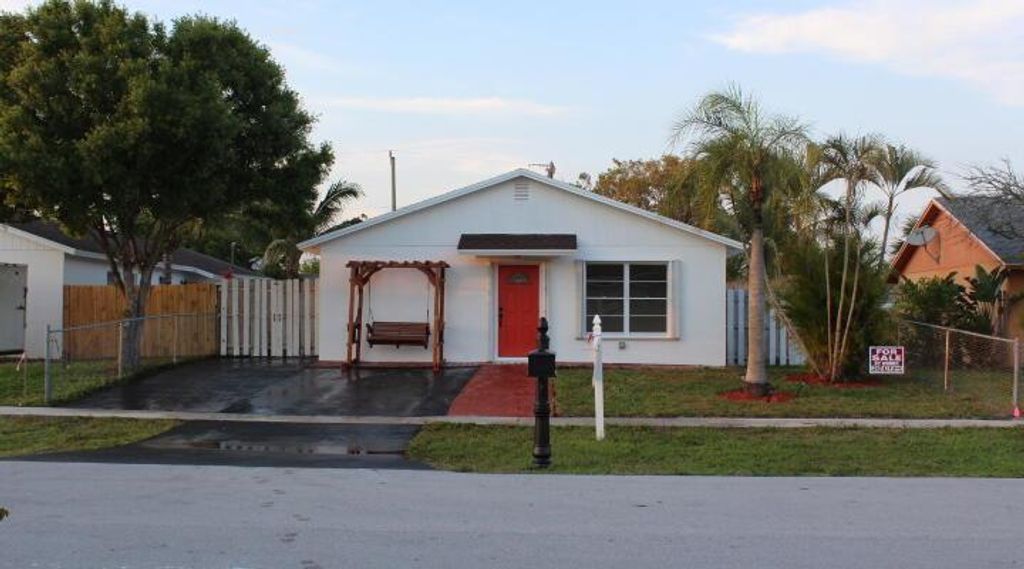 Photo of 1095 Chickasaw Street, Jupiter, FL 33458 (MLS # R10757749)