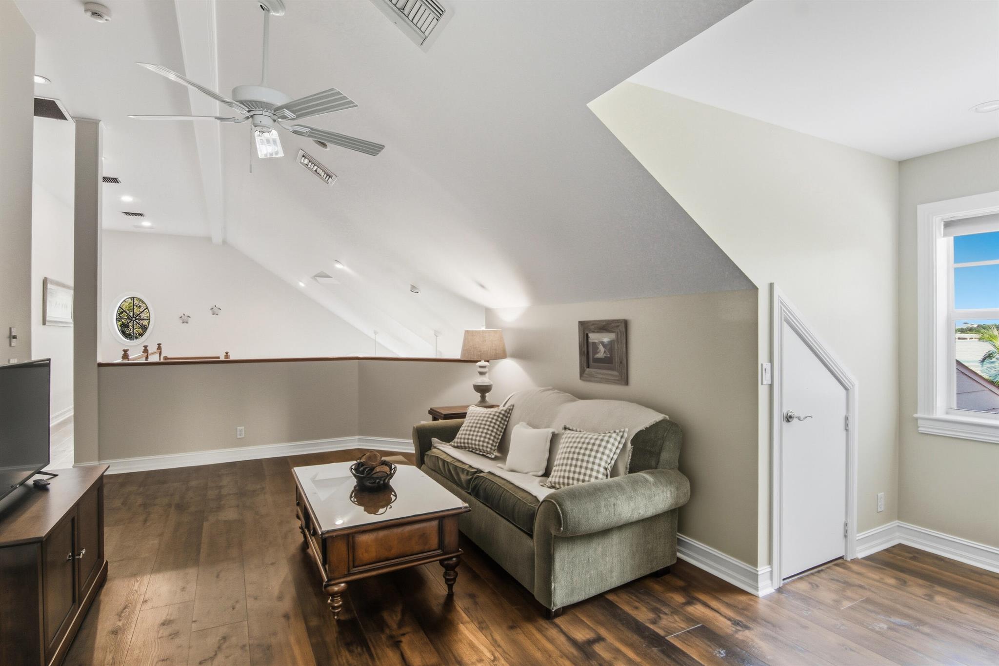 HARBOUR BLUFF - Residential