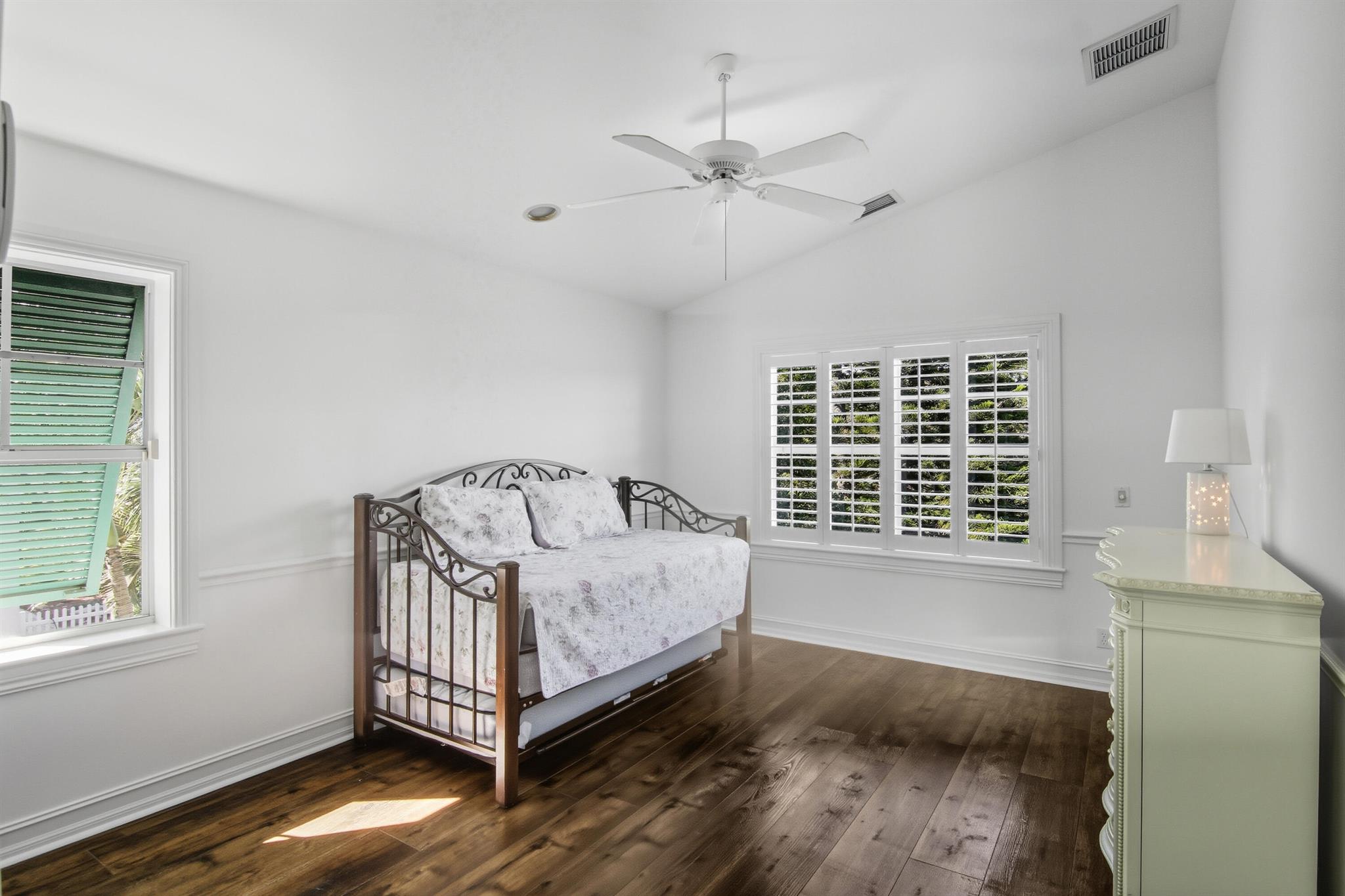 HARBOUR BLUFF - Residential