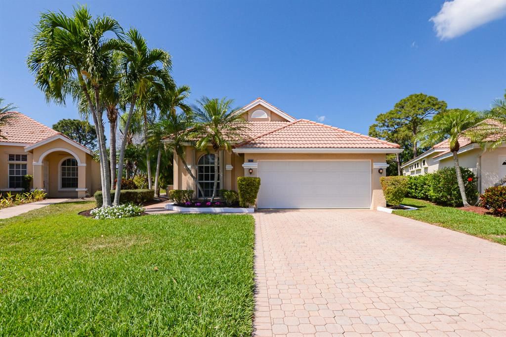Photo of 569 SW New Castle Cove, Port St Lucie, FL 34986 (MLS # R10872126)