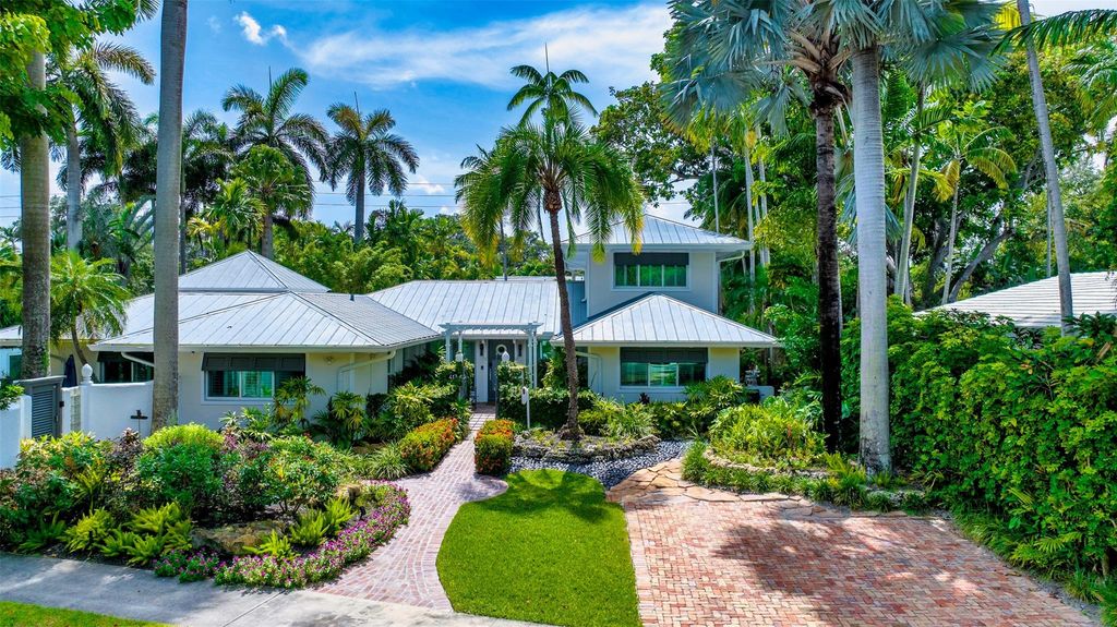 Photo of 417 NE 17th Way, Fort Lauderdale, FL 33301 (MLS # F10392190)